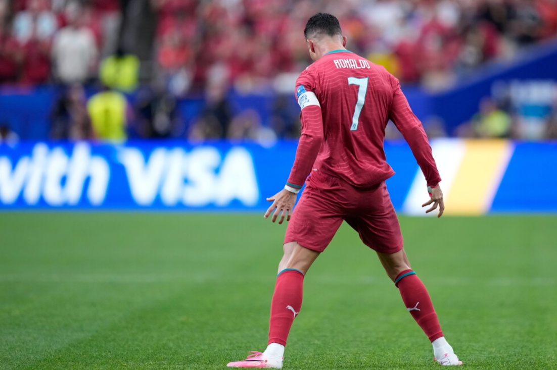 Cristiano Ronaldo Focuses on Portugal's World Cup Campaign Amid Questions About Lionel Messi