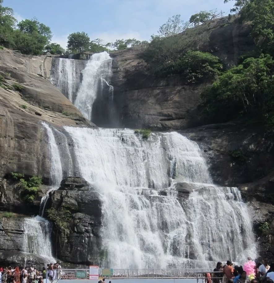 குற்றாலம் அருவிகளில் வெள்ளப்பெருக்கு சுற்றுலா பயணிகளுக்கு முக்கிய அறிவிப்பு