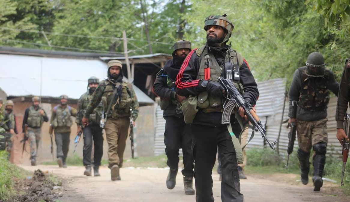 Security Forces Neutralise Suspected Lashkar e Taiba Militant During Shopian Encounter