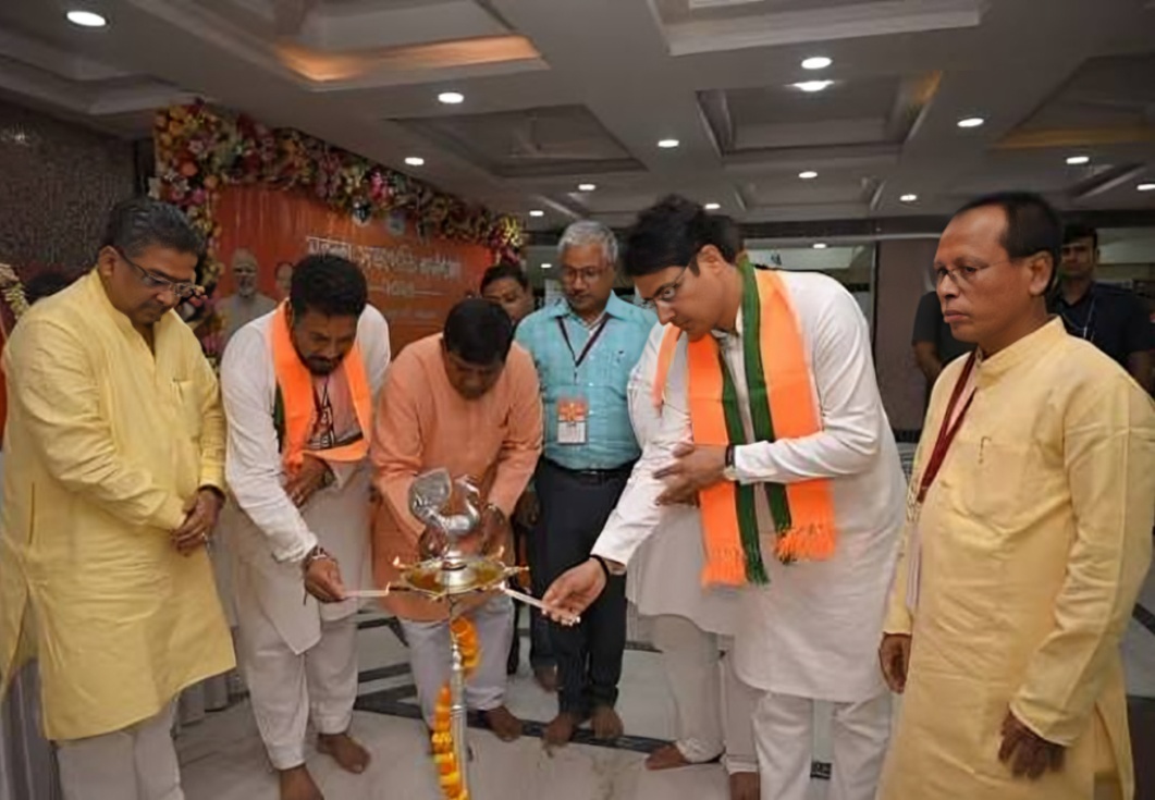 BJP MP Raju Bista Alleges Mamata Banerjee Slapped Party Worker During Public Event