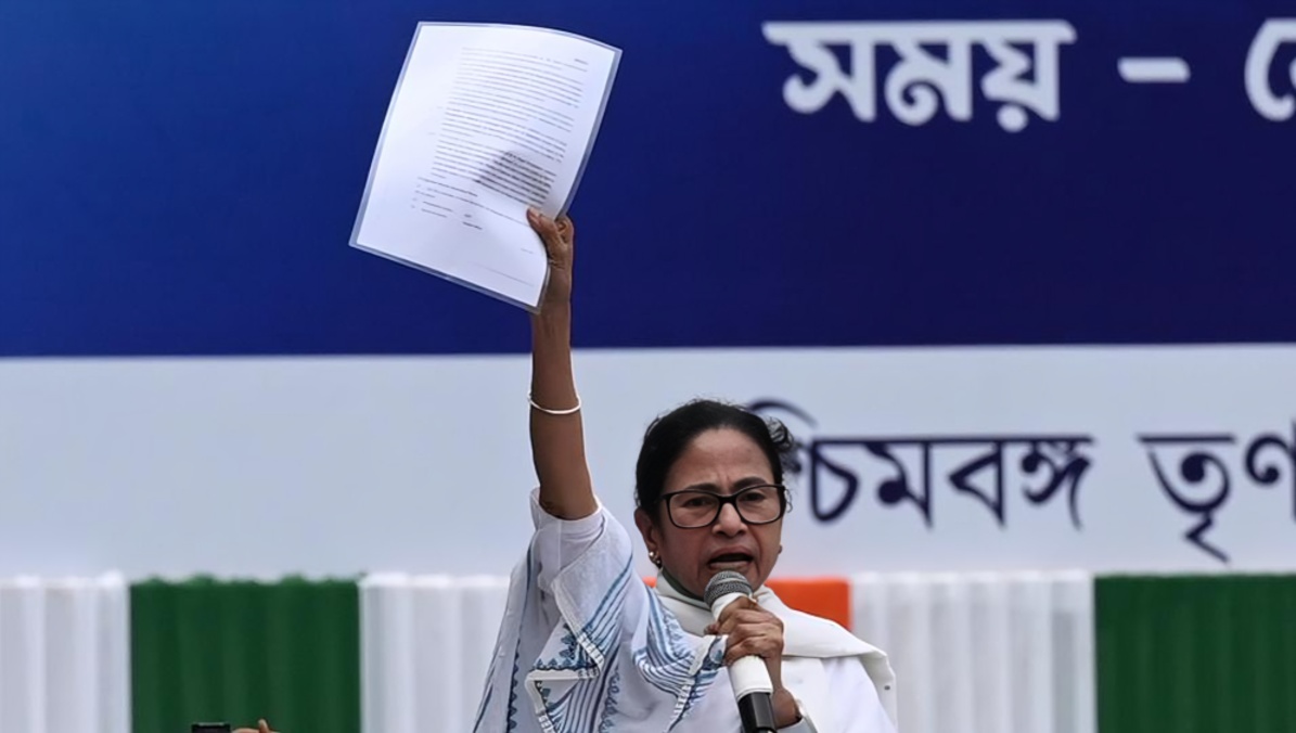 Video of Mamata Banerjee at Public Rally Sparks Political Debate as TMC Rejects BJP Allegation