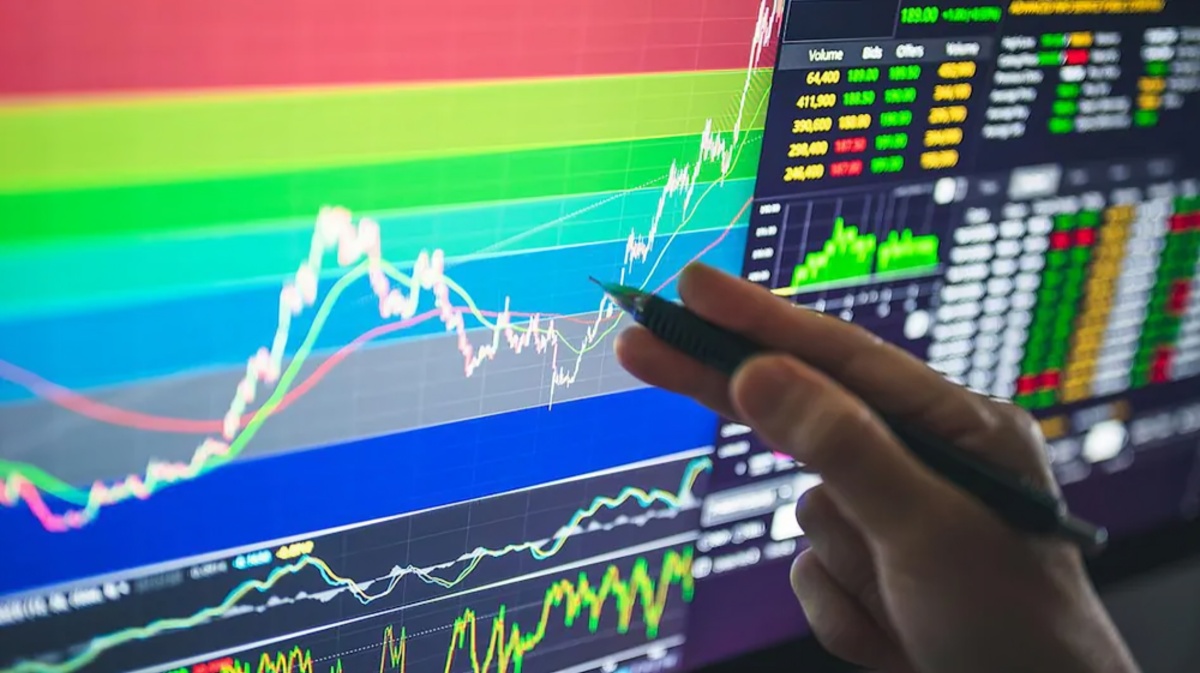 Indian Stock Markets End Flat as IT Stocks Lead Gains, TCS Emerges Top Performer