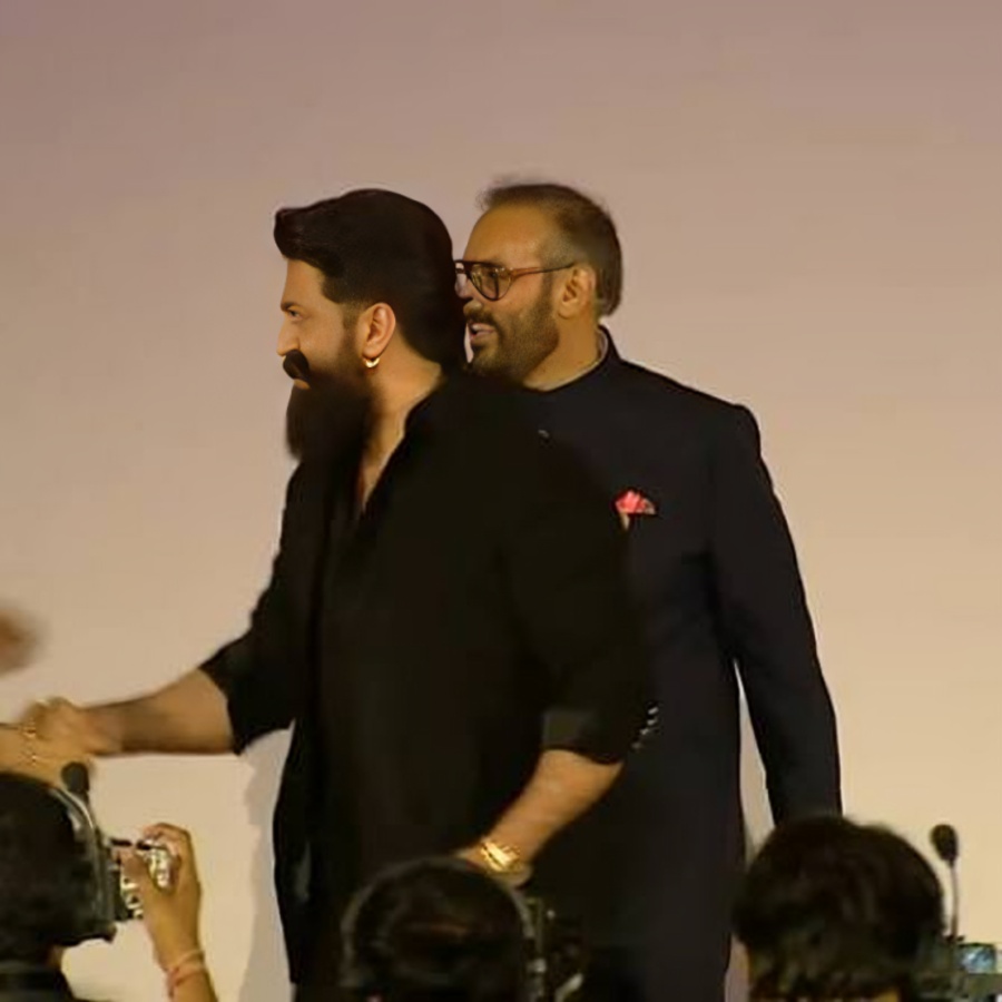 Ranbir Kapoor and Yash Leave for United States Ahead of Ramayana Trailer Launch at San Diego Comic C