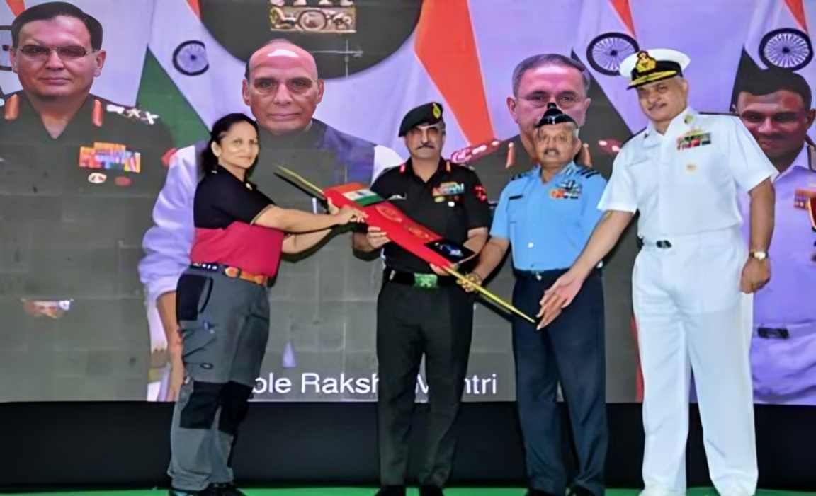 314 நாள் கடல் பயணத்தை வெற்றிகரமாக நிறைவு செய்த இந்தியாவின் முதல் முப்படை மகளிர் படகுப் பயணக் குழு மு