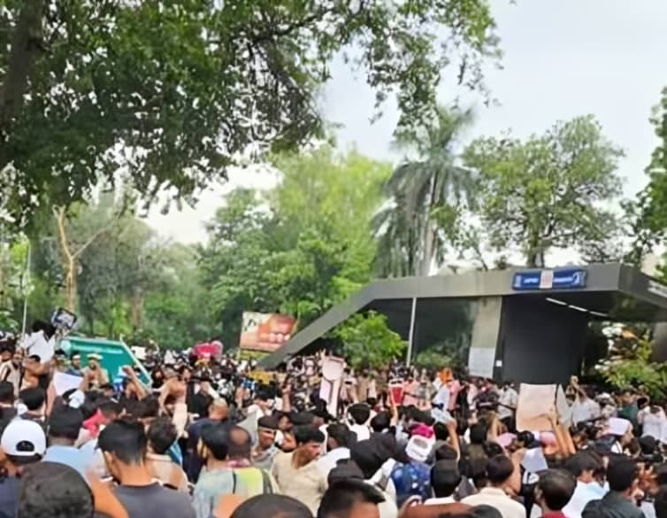 Madhya Pradesh Farmers Begin March to Bhopal, Demand Full Moong Procurement at MSP