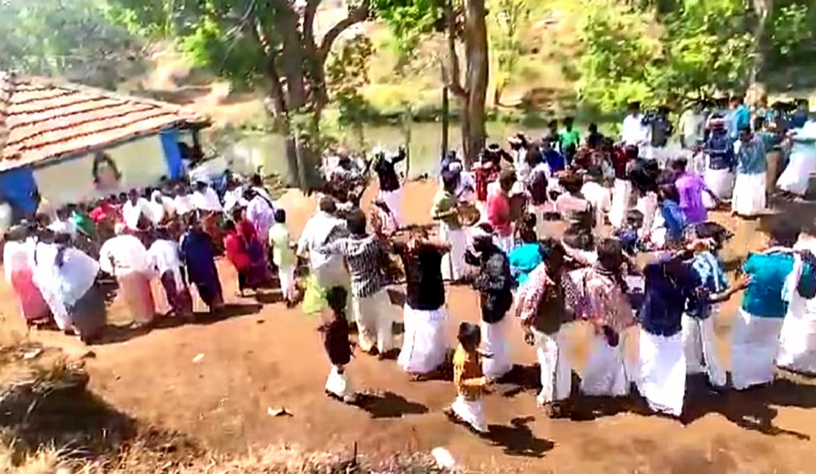 நீலகிரியில் பழங்குடியின மக்களின் பாரம்பரியத்தை பறைசாற்றிய தோடா சமூகத்தின் கலை நிகழ்ச்சிகள்