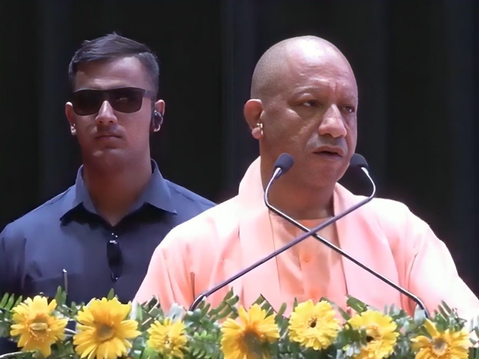 உத்தரப் பிரதேச ஊர்க்காவல் படையினருக்கு ரூ.5 லட்சம் மருத்துவ காப்பீடு யோகி ஆதித்யநாத் அறிவிப்பு