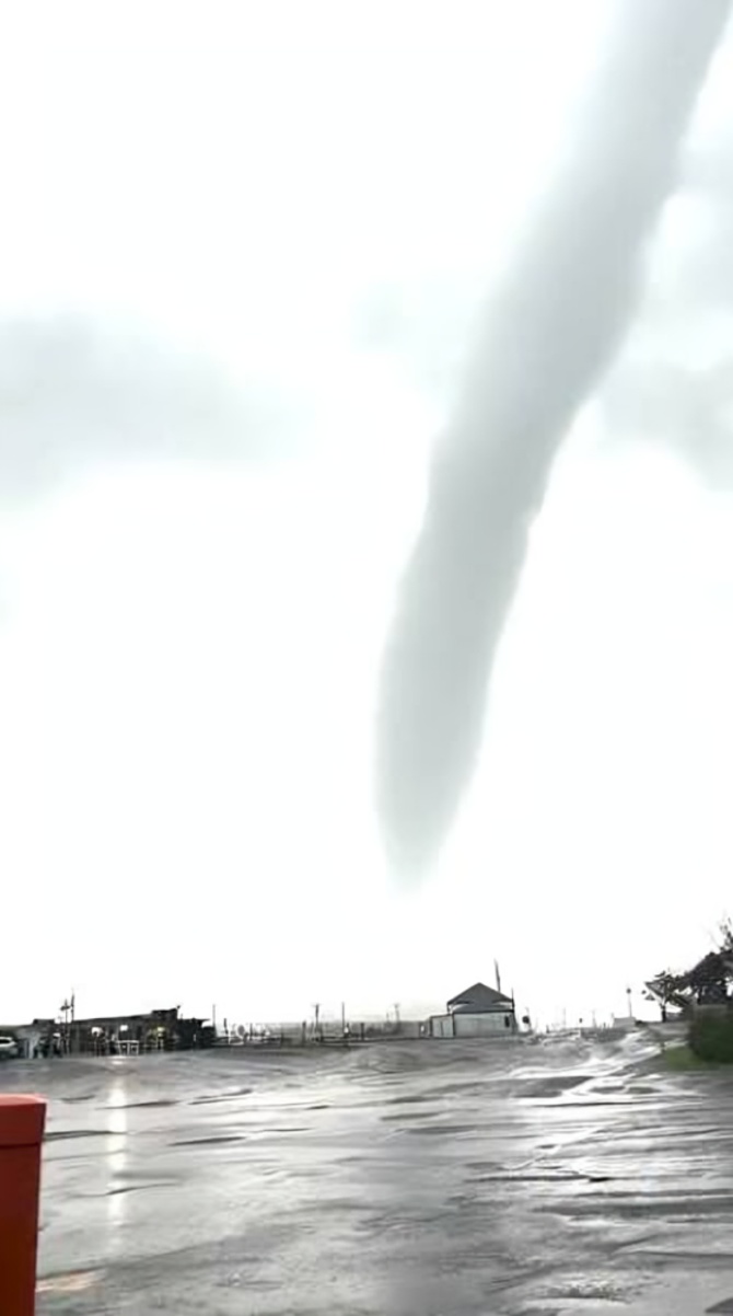 New York Tornado Warning: Possible Tornado Damages Atlantic Beach as Waterspout Spotted Off Long Isl