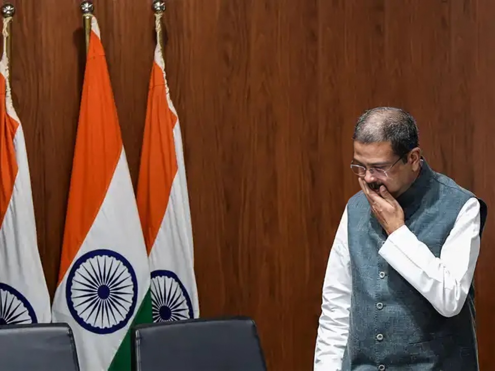 Dharmendra Pradhan Targets Congress Over Vande Mataram Resolution, Congress Hits Back