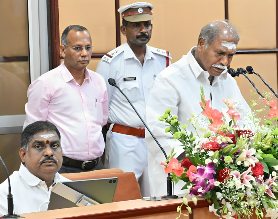 புதுச்சேரி பட்ஜெட்டில் பெண்களுக்கு மாதம் ரூ.2,500 உதவித்தொகை 9 மற்றும் 10ஆம் வகுப்பு மாணவர்களுக்கு இ