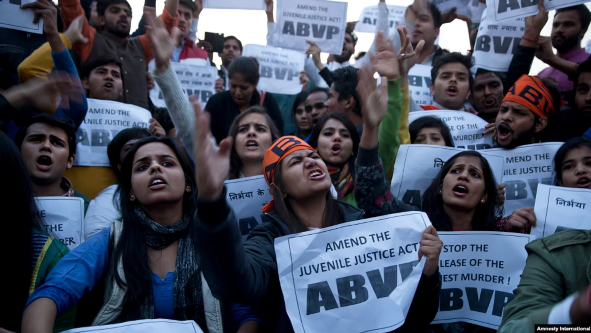 DU Women Students Hold Midnight March After Greater Noida Gang Rape Allegation, Demand Safer Campuse