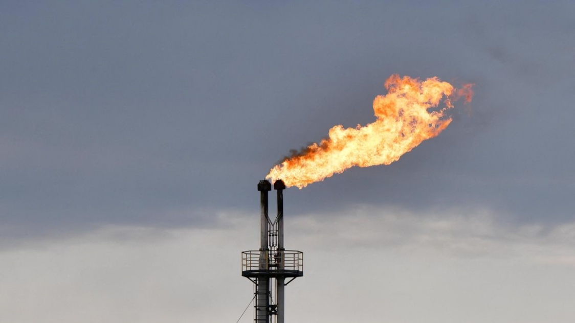 Russia and Ukraine Resume Strikes After US Peace Push as Zelenskyy Confirms Attacks on Russian Oil F