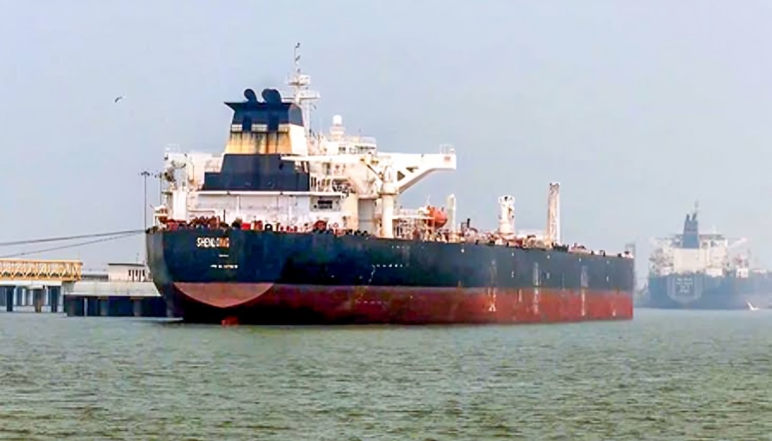 Brent Crude Rises Toward 100 Dollars After Houthi Attacks on Saudi Energy Facilities
