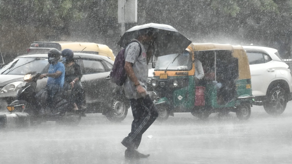 தமிழகத்தில் பல மாவட்டங்களில் கனமழைக்கு வாய்ப்பு வானிலை ஆய்வு மையம் எச்சரிக்கை