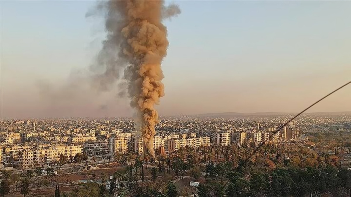Powerful Explosions Rock Aleppo as Huge Fireball Erupts at Syrian Army Site