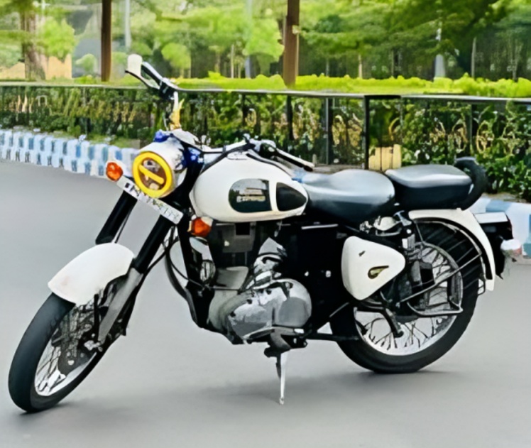 Royal Enfield Classic 350 Gets New Signature White Colour at Rs 2.24 Lakh