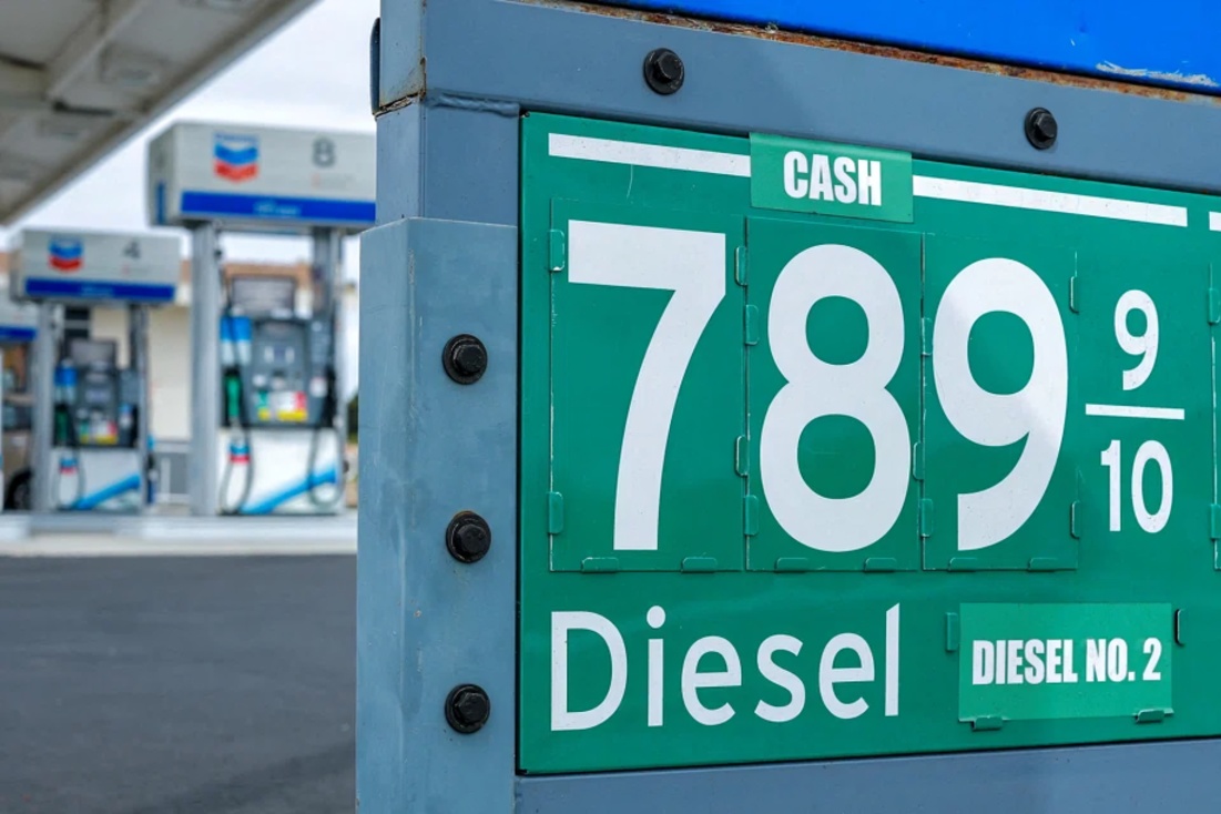 Trump Backs Possible Diesel Export Ban as US Fuel Prices Hit Record Highs