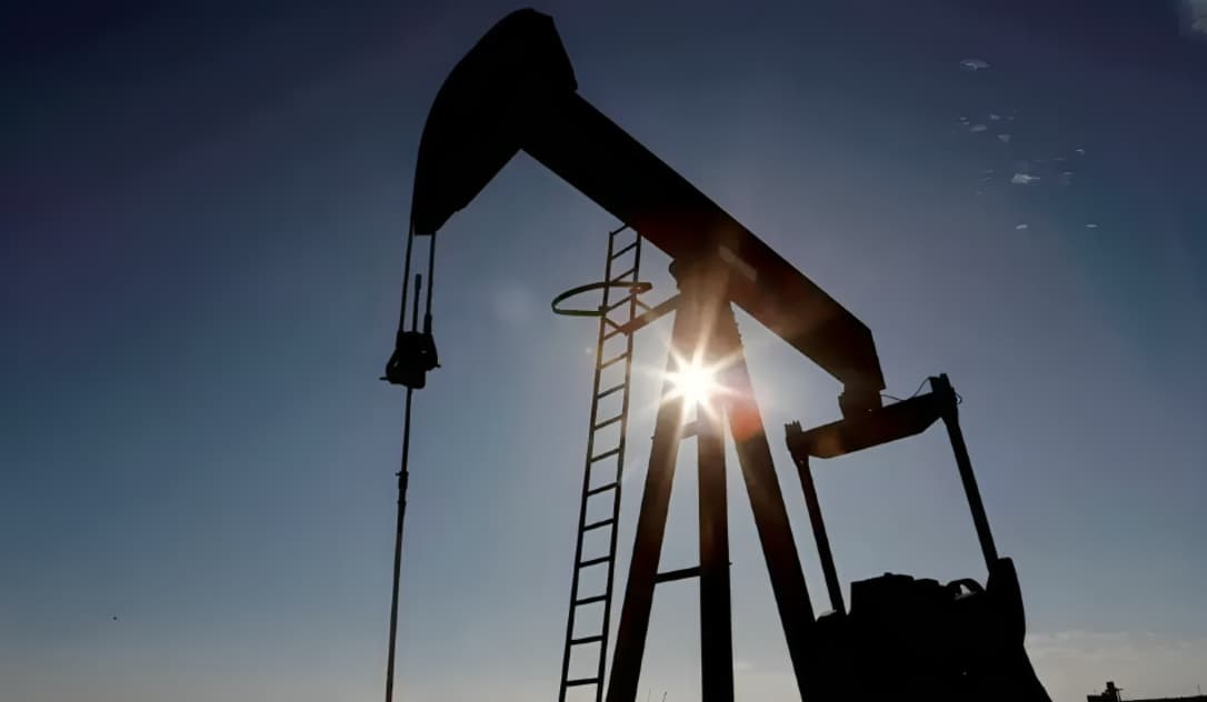 Oil Prices Slip as US Iran Truce Hopes Clash With Fresh Saudi Supply Risks
