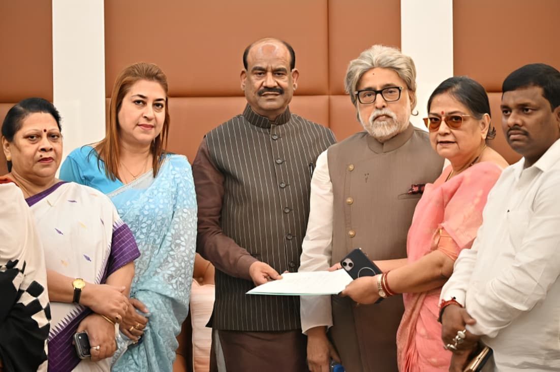 Lok Sabha Speaker Gives 20 Rebel TMC MPs Till October 8 to Respond