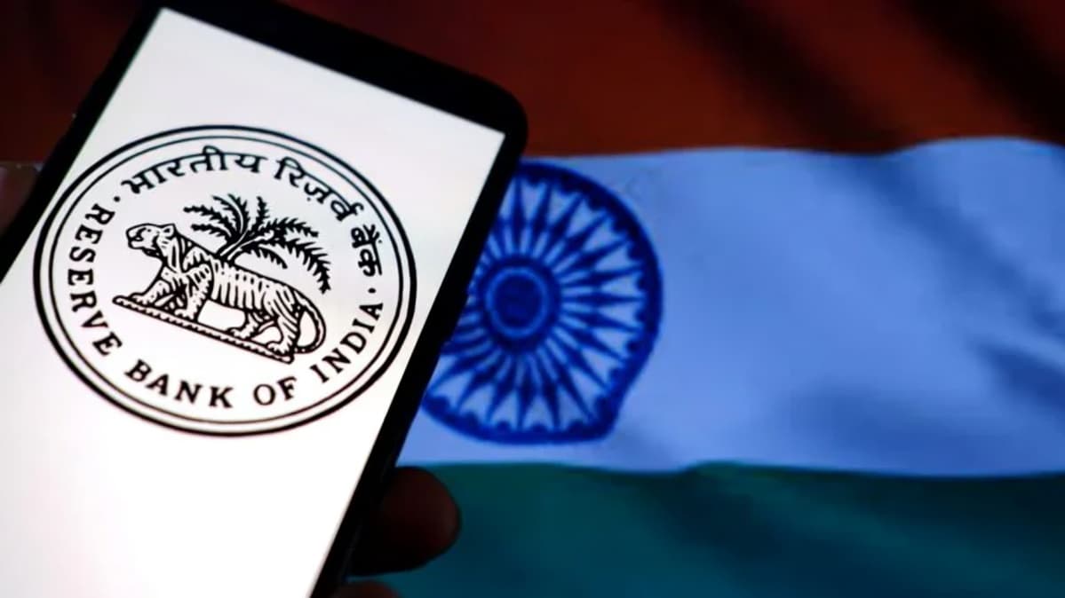 India Economy Shows Resilience, But RBI Flags Geopolitical and Weather Risks