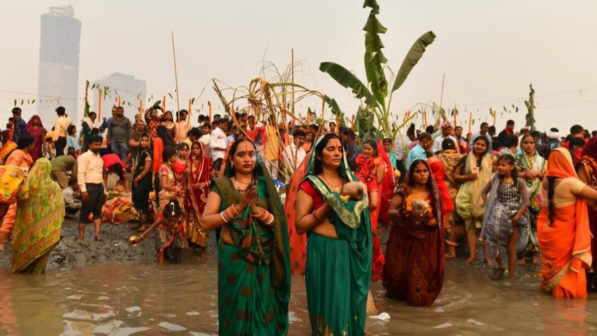 The Vvaan Screening Turns Into Chhath Celebration in Bihar as Fans Offer Thekua