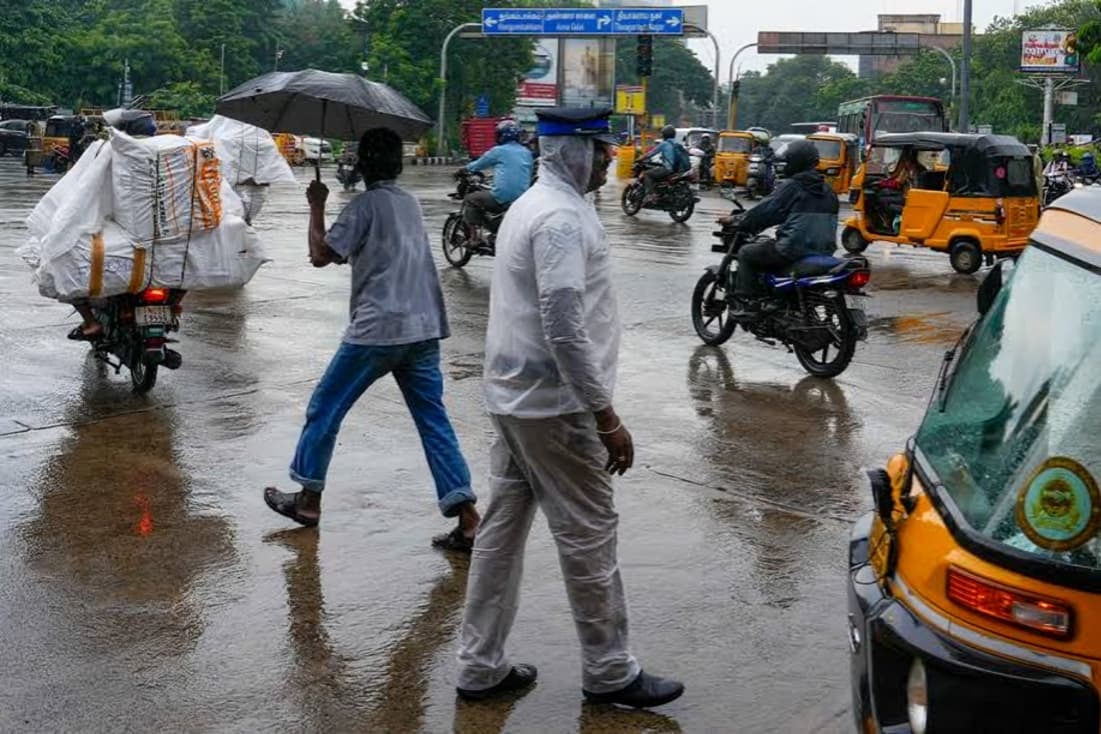 தமிழகத்தில் 5 மாவட்டங்களுக்கு கனமழை எச்சரிக்கை இன்று மற்றும் நாளை மழை வெளுத்து வாங்கும்