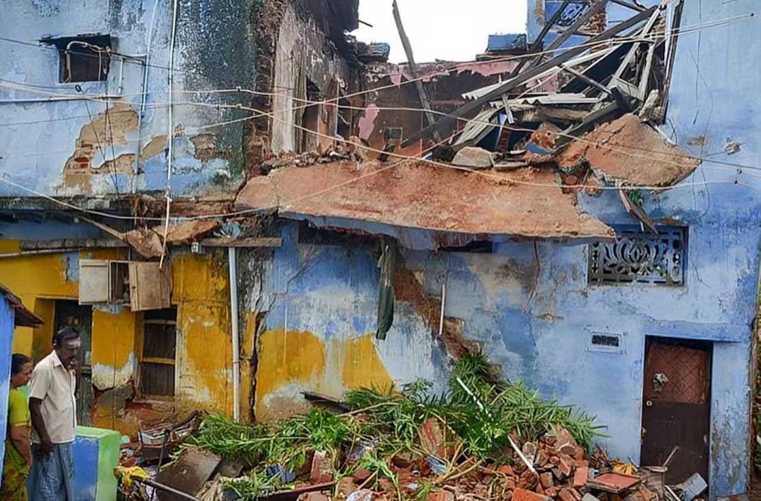 நெல்லையில் பாழடைந்த கட்டிடங்களால் சுகாதாரம் மற்றும் பாதுகாப்பு குறித்து அச்சம்