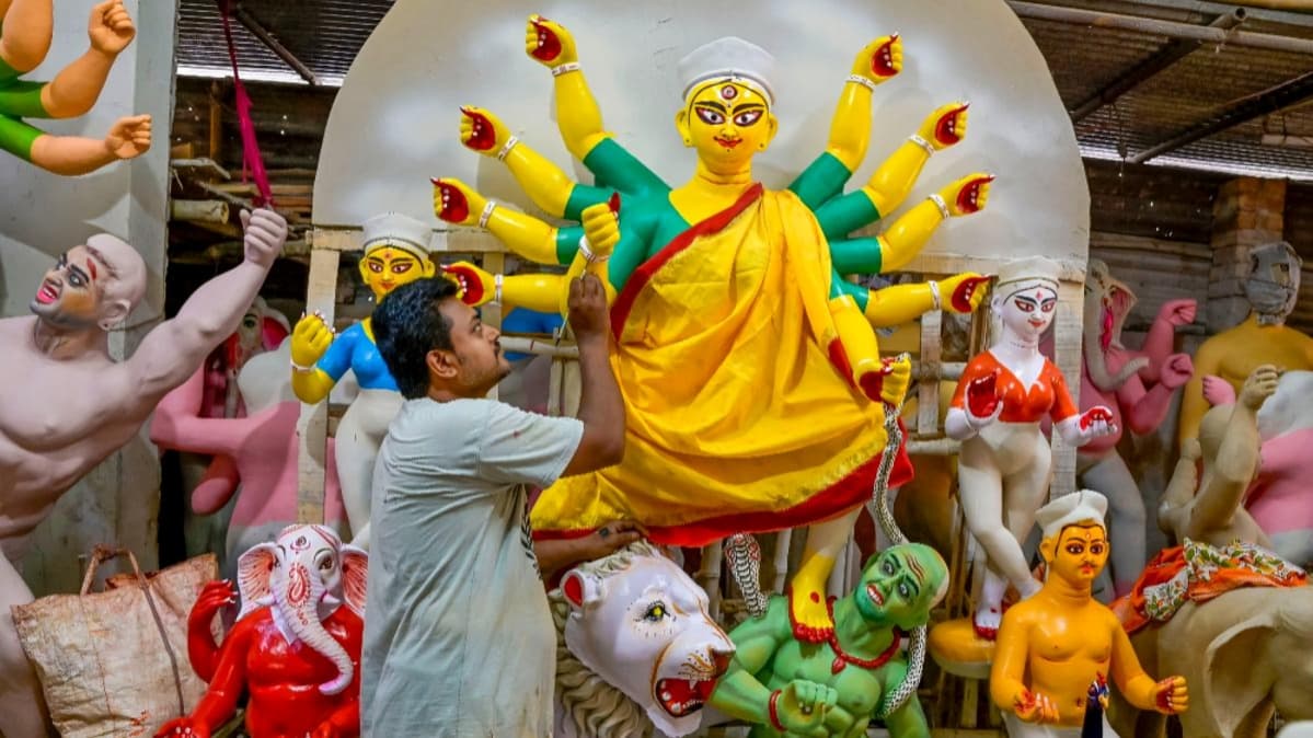 களிமண் சிலைகள் முதல் பிரமாண்ட பந்தல்கள் வரை: துர்கா பூஜைக்குத் தயாராகும் ராஞ்சி