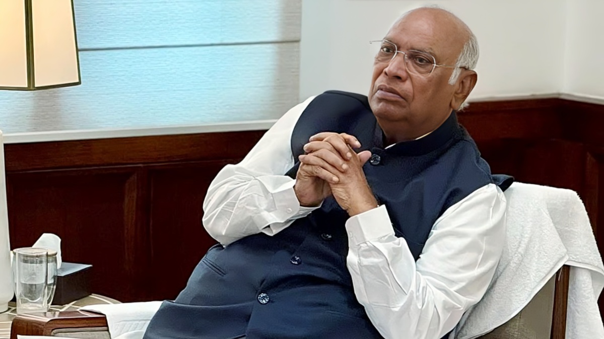 Mallikarjun Kharge Calls Opposition MPs Meeting to Seek Appointment With CEC