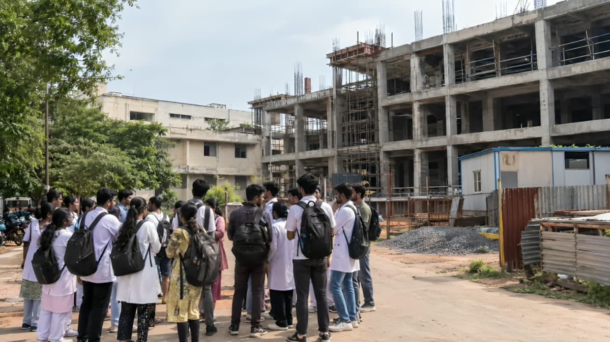 GMC Jagtial Medical Students Begin Indefinite Protest Over Infrastructure Delays and Basic Facilitie