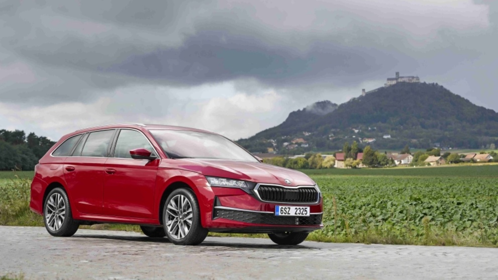 New Škoda Octavia Becomes Brand's First Full Hybrid Model: Power, Features and Delivery Details