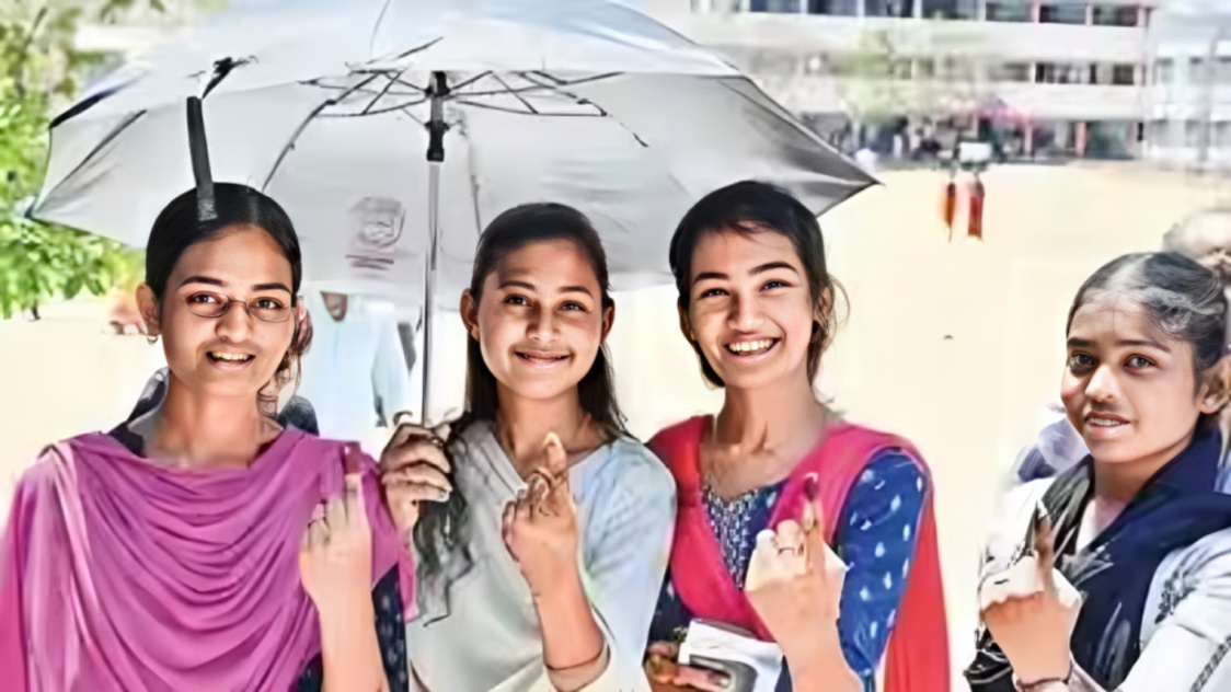 முதல் தலைமுறை வாக்காளர்களை சேர்க்க அக்டோபர் 10ல் தமிழகம் முழுவதும் சிறப்பு முகாம்