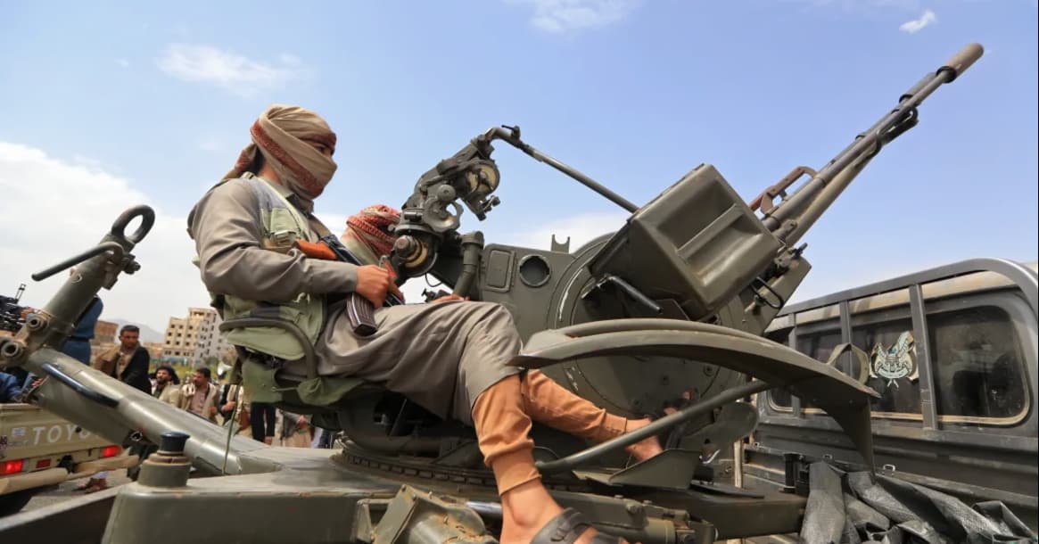 Yemen Conflict Escalates as Saudi Coalition Strikes Houthi Targets After Airport Attacks