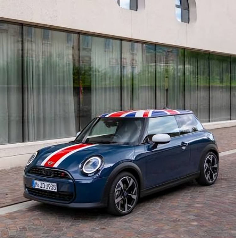 MINI Cooper Oxford Edition Bookings Open in India With Union Jack Design Highlights