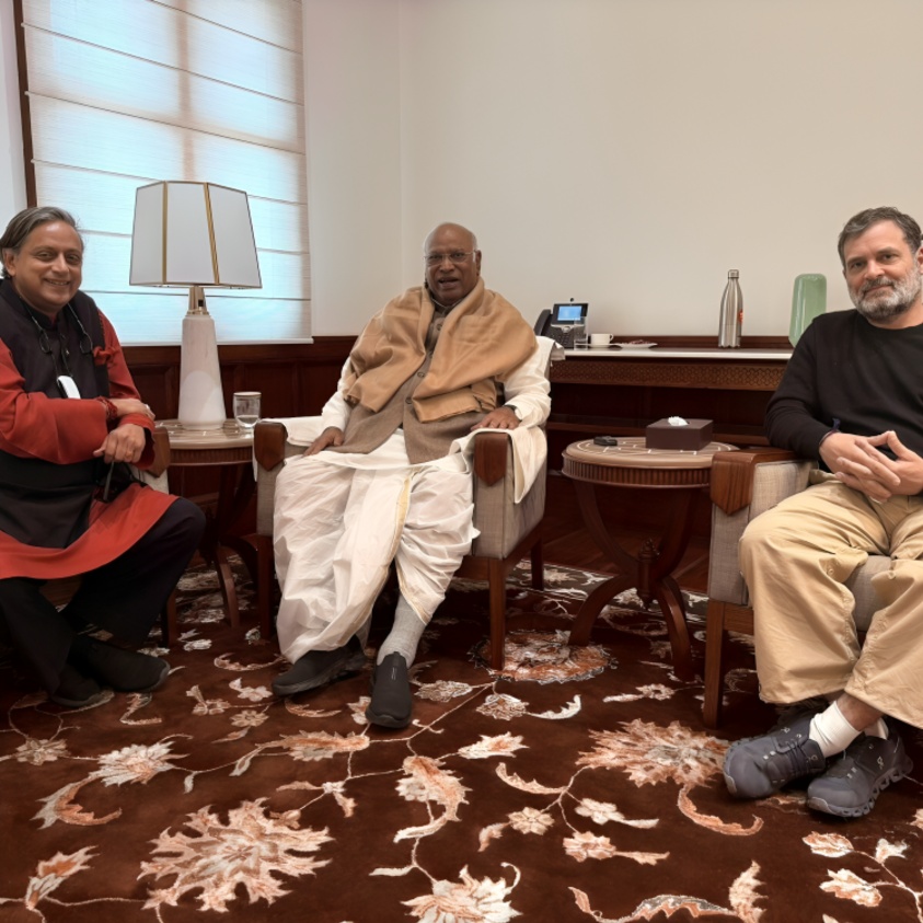 Shashi Tharoor Repeats Rahul Gandhi’s ‘This Government Will Go’ Slogan Ahead of Congress March