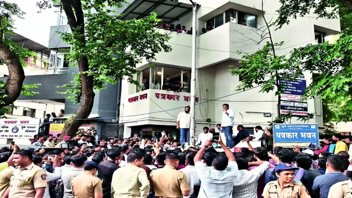 MPSC Aspirants End Pune Protest After Maharashtra Announces Inquiry Into Alleged Paper Leaks
