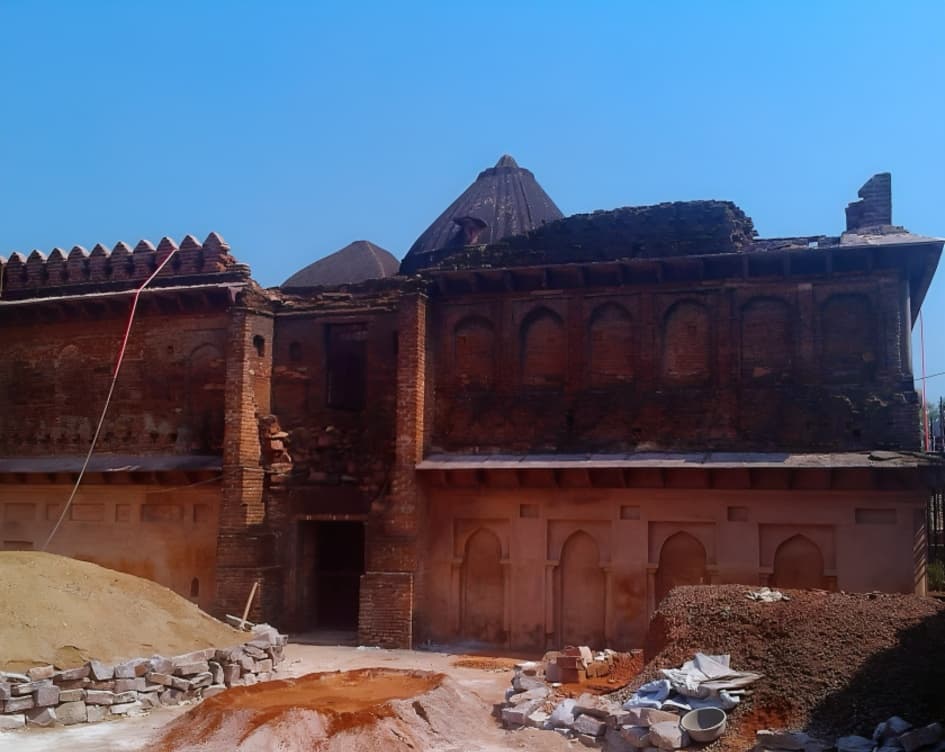 பராமரிப்பின்றி சிதையும் காமகந்தலா கோட்டை பல நூற்றாண்டு காதல் கதையைச் சுமக்கும் வரலாற்றுச் சின்னம்