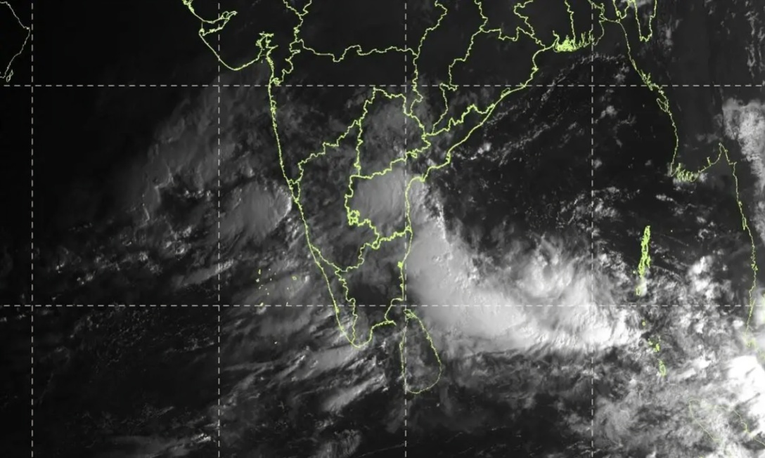 தென்கிழக்கு வங்கக்கடலில் காற்றழுத்தத் தாழ்வுப் பகுதி உருவாக வாய்ப்பு வடகிழக்குப் பருவமழை விரைவில் தொ