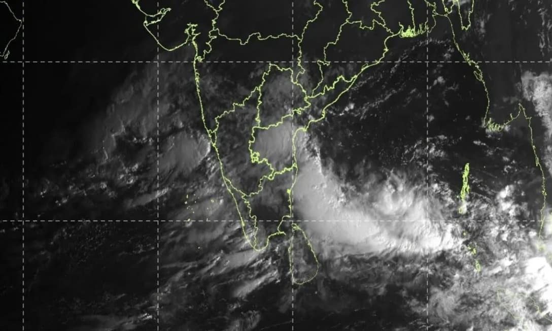 தென்கிழக்கு வங்கக்கடலில் காற்றழுத்தத் தாழ்வுப் பகுதி உருவாக வாய்ப்பு வடகிழக்குப் பருவமழை விரைவில் தொ