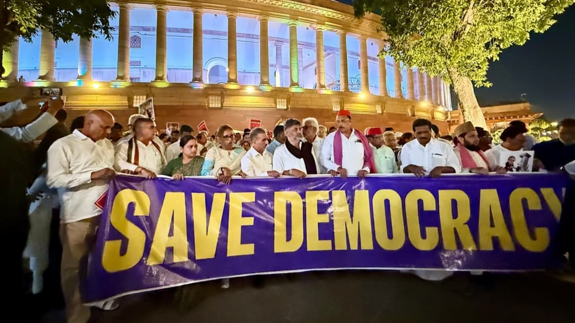 INDIA Bloc Pauses Daily Delhi Protests Against SIR and Chief Election Commissioner Amid Festive Seas