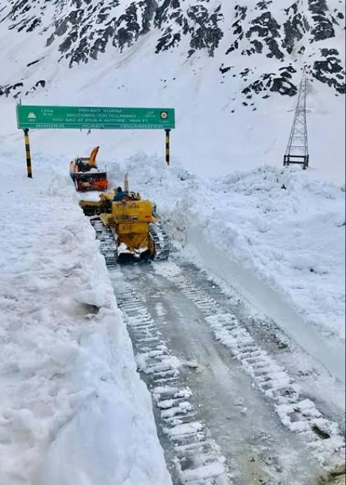 BRO Teams Begin Snow Clearance at Zojila Pass After Fresh Snowfall
