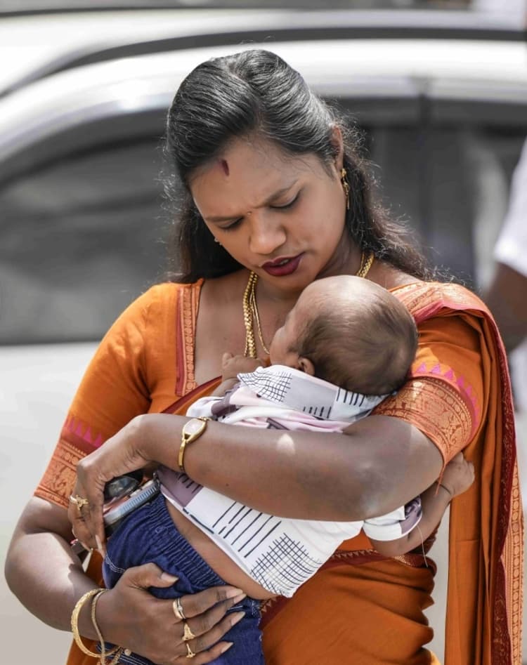 கோவில் பெண் பணியாளர்களுக்கு மகப்பேறு விடுப்பு 12 மாதங்களாக நீட்டிப்பு அமைச்சர் ரமேஷ் அறிவிப்பு