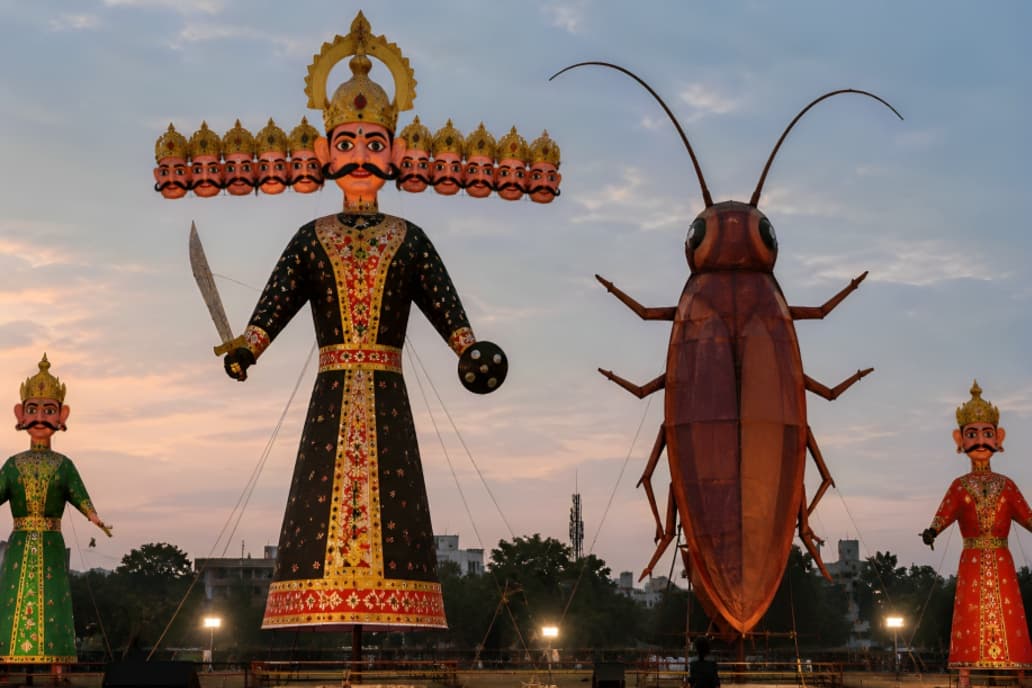 Delhi Ramlila Committee Plans 30-Foot Cockroach Effigy Burning Alongside Ravana on Dussehra