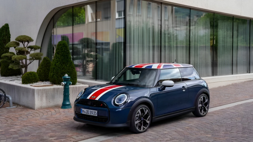 MINI Cooper Oxford Edition Launched in India at Rs 55.50 Lakh; Gets Union Jack Styling and Exclusive