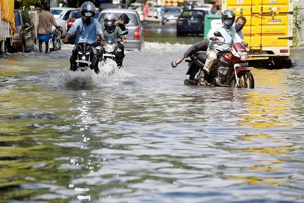 சென்னையில் கனமழை: தியாகராய நகர், பாண்டி பஜாரில் மழைநீர் தேக்கம்; பொதுமக்கள் அவதி