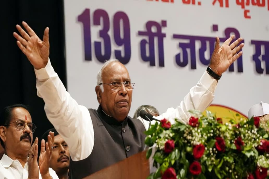 Delhi BJP Protests Near Mallikarjun Kharge’s Residence, Seeks Apology Over Modi Remarks