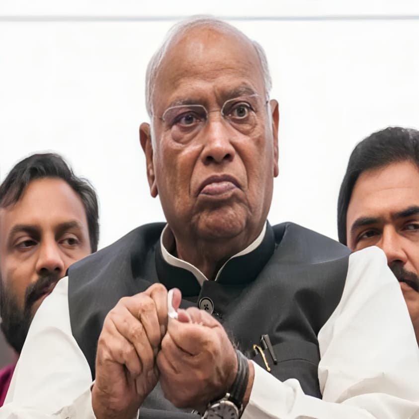 Kharge Accuses Modi Government of Protecting CEC, Outlines INDIA Bloc’s Three Demands