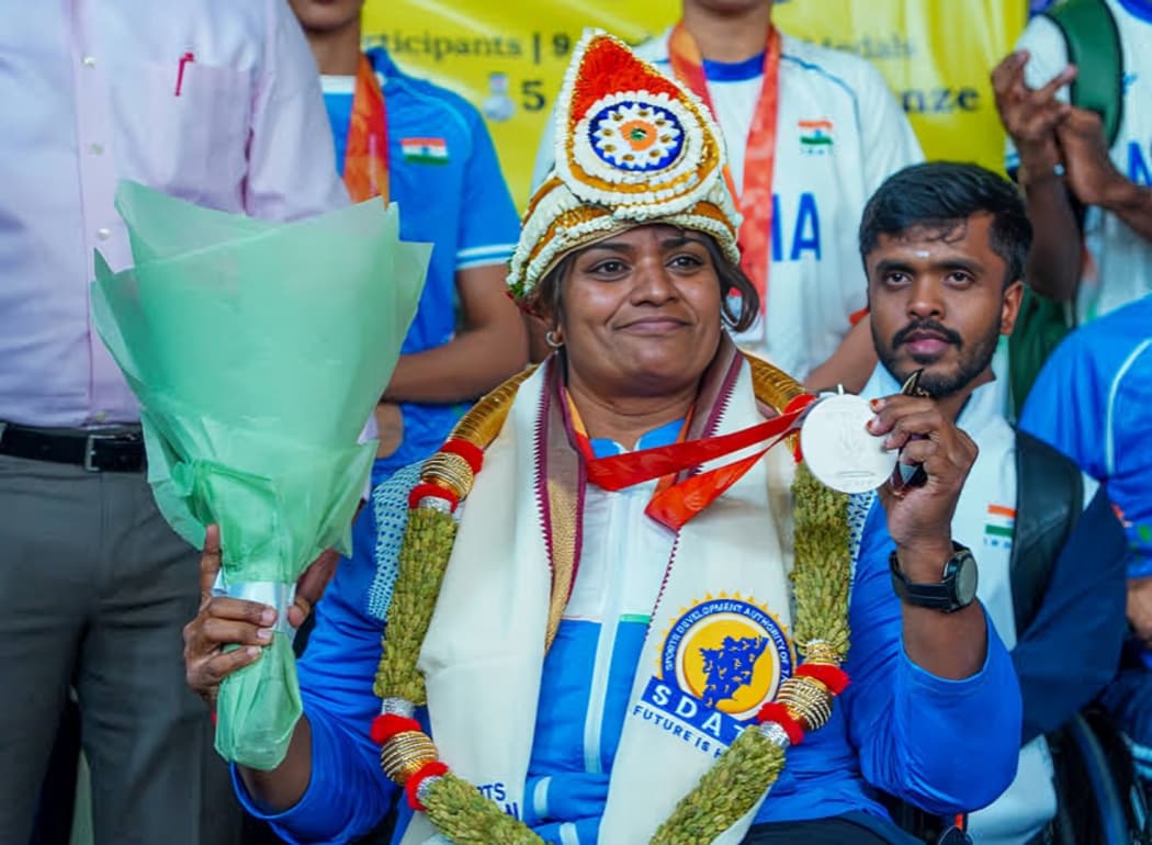 ஜப்பான் பாரா ஆசிய விளையாட்டுப் போட்டியில் பதக்கம் வென்ற தமிழக வீரர்களுக்கு சென்னை விமான நிலையத்தில் உற்சாக வரவேற்பு