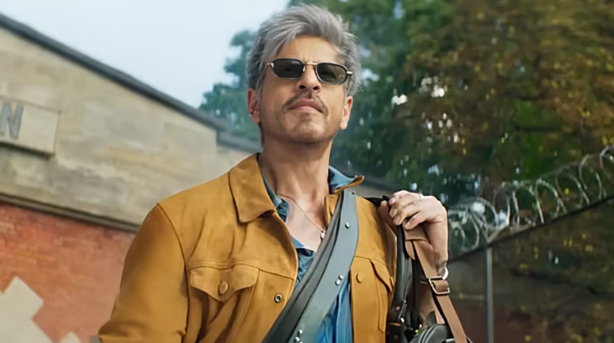 Shah Rukh Khan Unveils New King Poster With Guns and Roses, Confirms December 24 Release