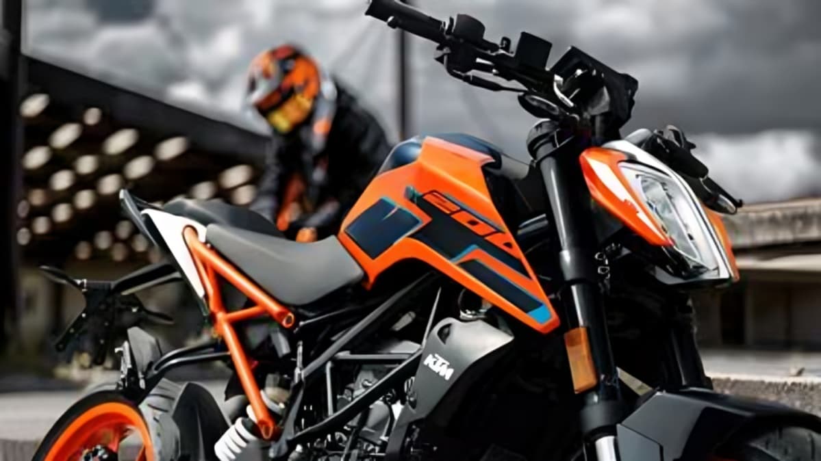 Updated KTM 200 Duke Teased Ahead of India Launch With Quickshifter and New Riding Features
